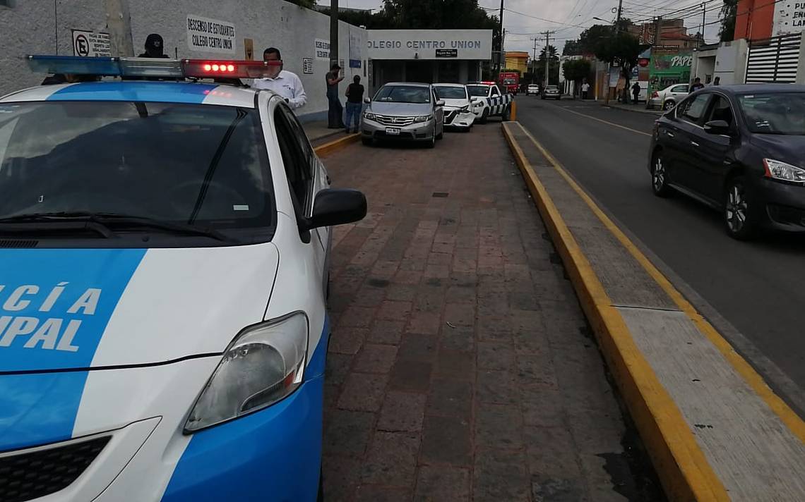 Céntrico choque entre dos carros ocurrió en Rayón El Sol